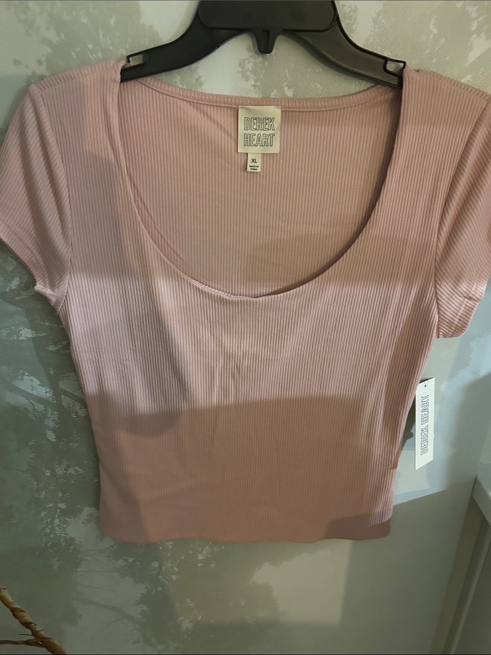 Derek Heart Ribbed Scoop Crop Top in Light Pink